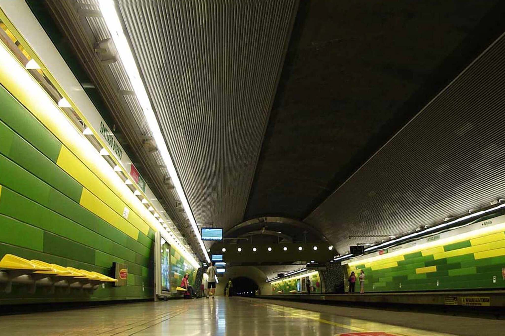 Estación Metro Stgo Bueras
